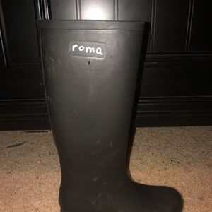 Super cute rain boots